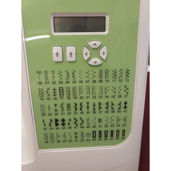 Singer sewing machine - Picture 2 of 7